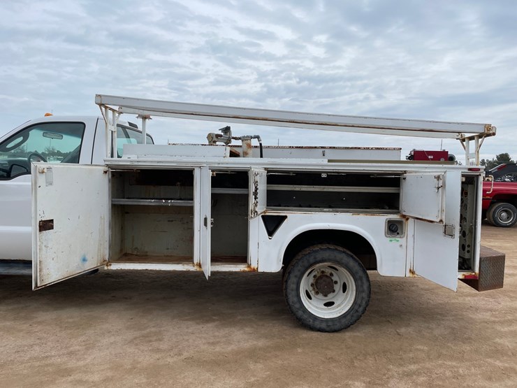 2004-ford-f550-image-13