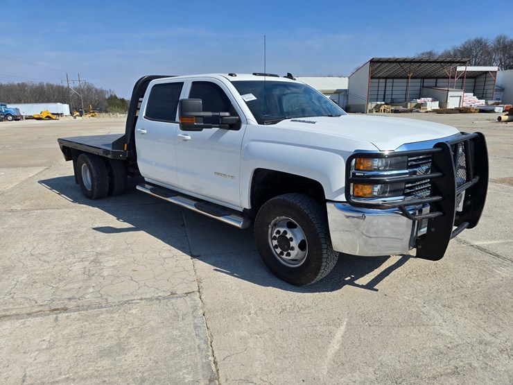 2015-chevrolet-silverado-3500-image-15