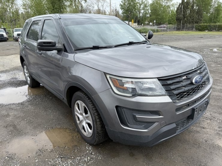 2017-ford-explorer-image-2