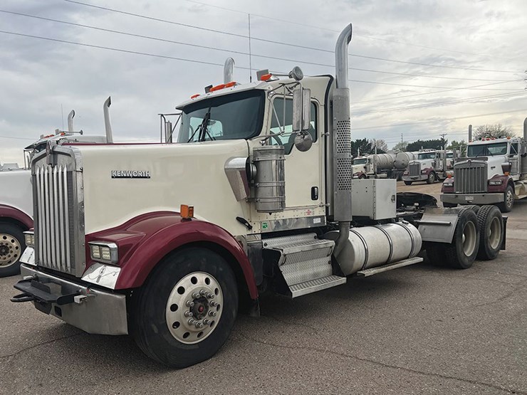 2006-kenworth-w900l-image-1