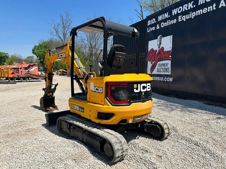 2021-jcb-35z-1-image-2