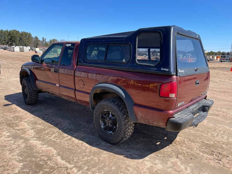 1998-chevrolet-s10-image-3