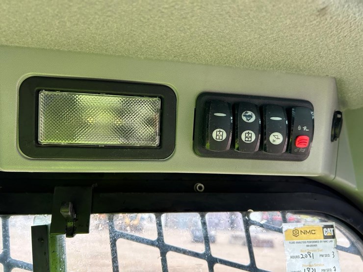 2019-caterpillar-232d-image-24