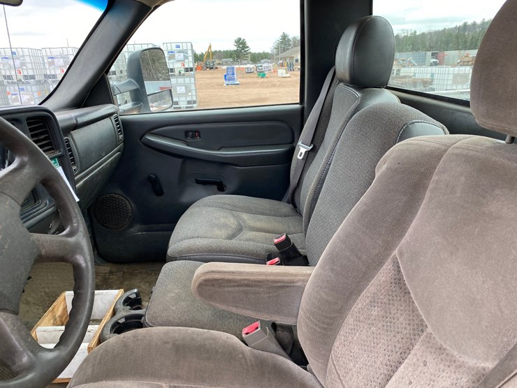 2004-chevrolet-2500-image-42