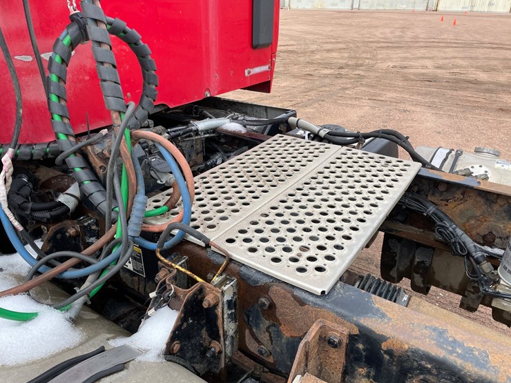 2016-kenworth-t680-image-13