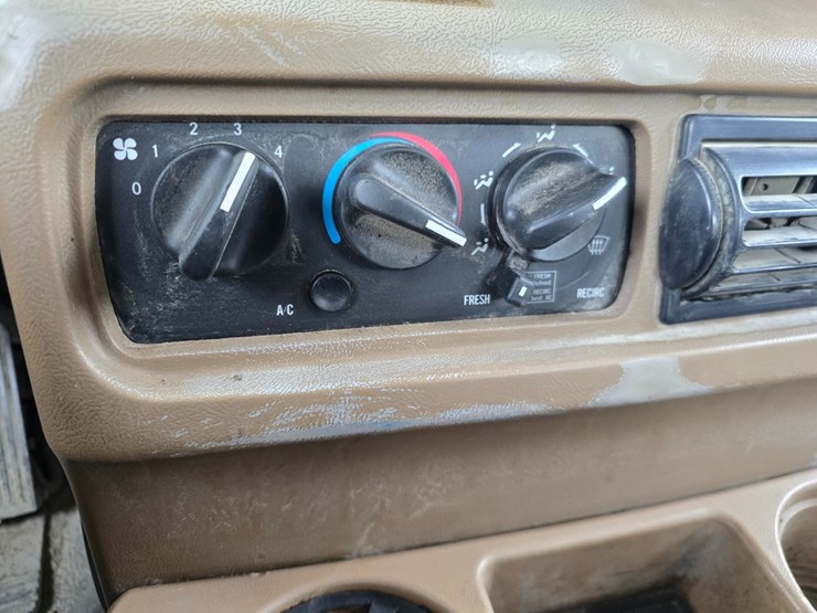 #22589-•-2006-mack-cv713-granite-roll-off-truck-image-48