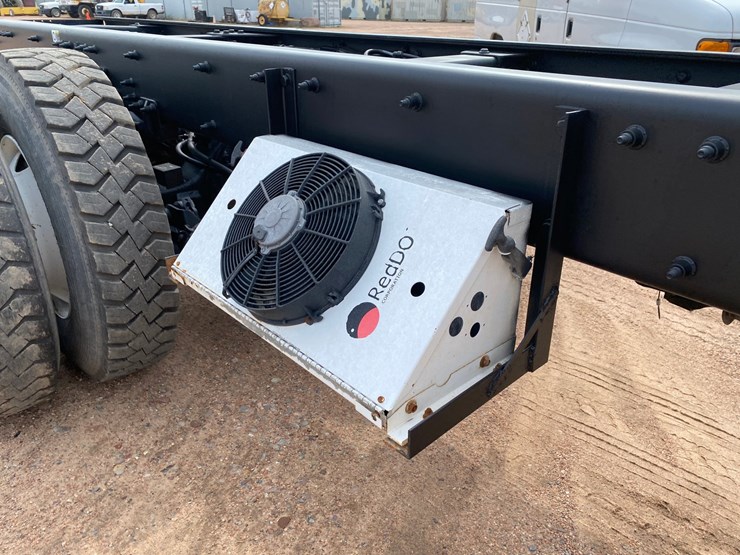 2017-peterbilt-348-image-21