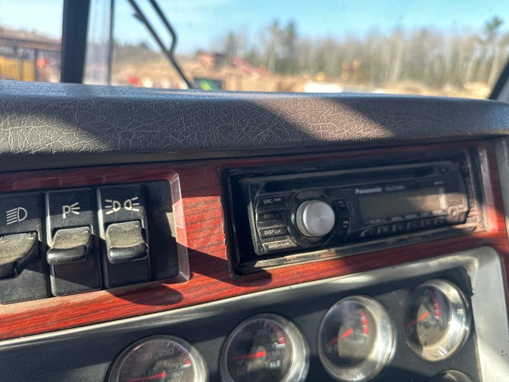 2006-kenworth-w900-image-41