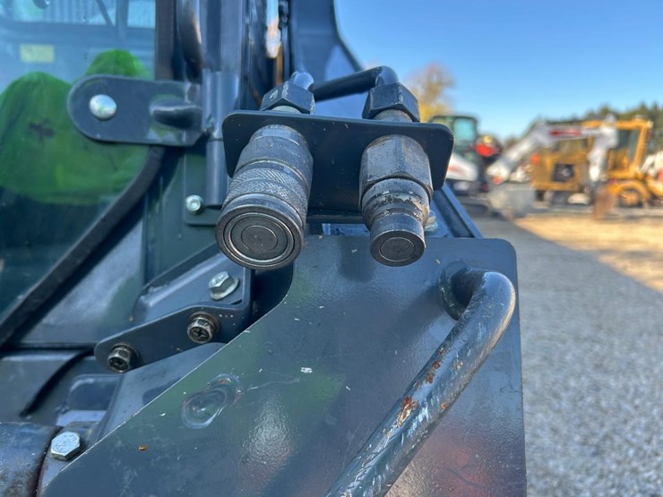 2016-deere-317g-image-11