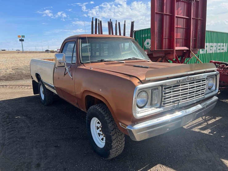 1977-dodge-power-wagon-image-3