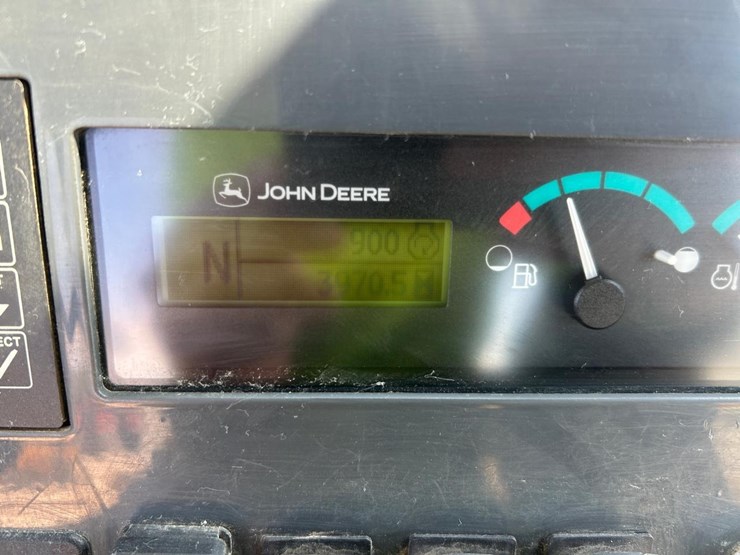 2020-deere-310l-image-21