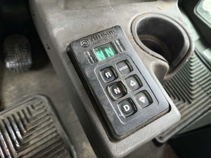 2015-kenworth-t440-image-32