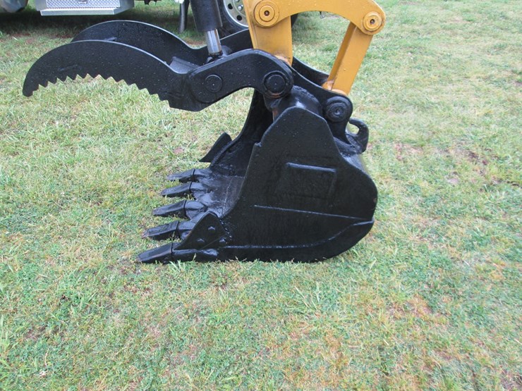 caterpillar-305.5-image-33