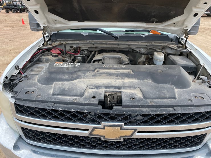 2011-chevrolet-3500-image-52