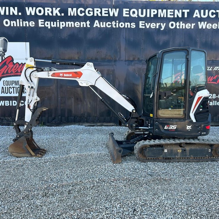2025 BOBCAT E35