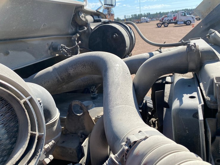 1993-international-8100-image-39