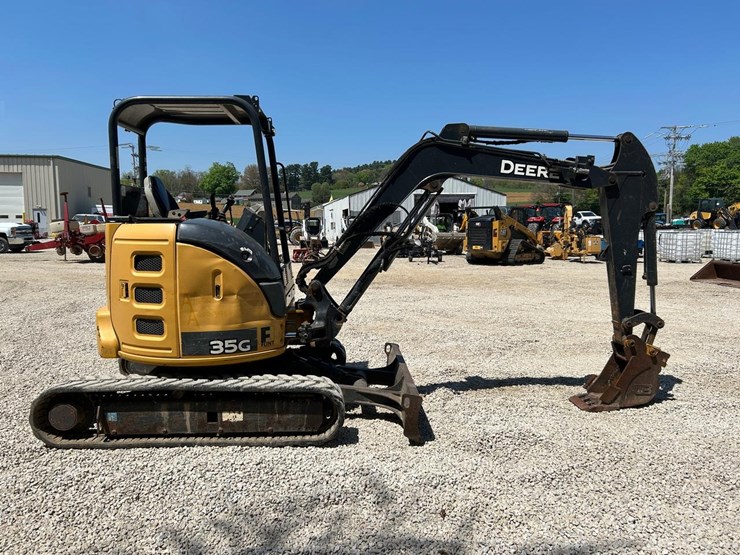 2016-deere-35g-image-5