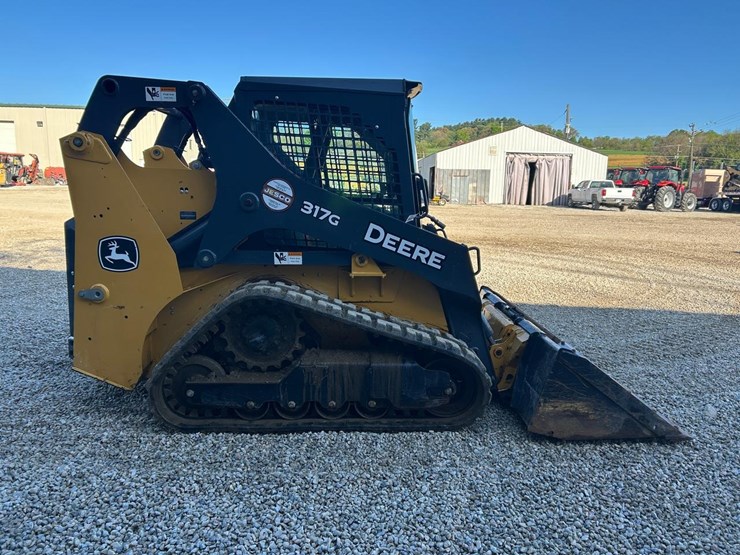 2016-deere-317g-image-5