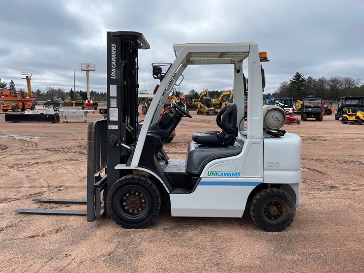 #1164-•-unicarriers-3,450-lbs-lp-forklift-image-2