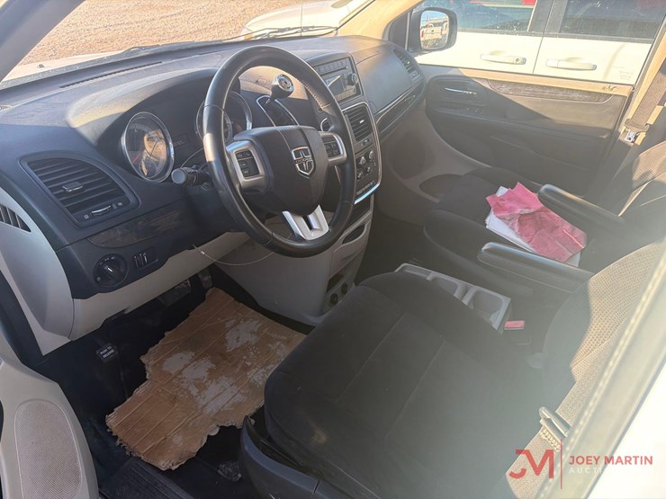 2014-dodge-grand-caravan-image-18