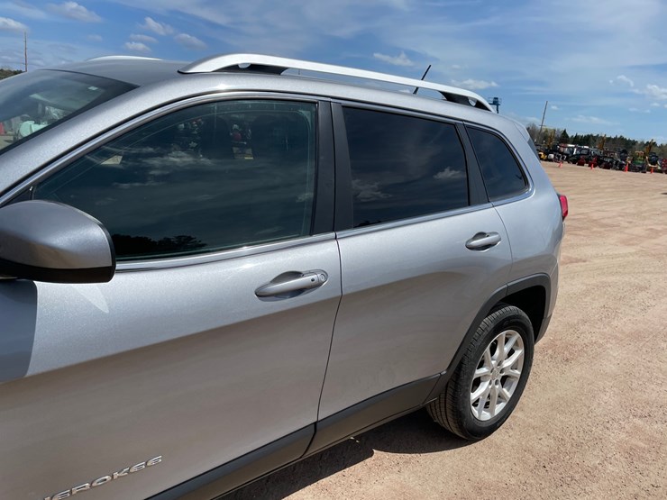 2014-jeep-cherokee-image-18