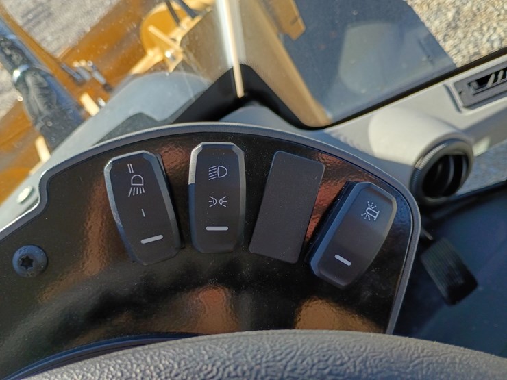 2023-caterpillar-910-image-38