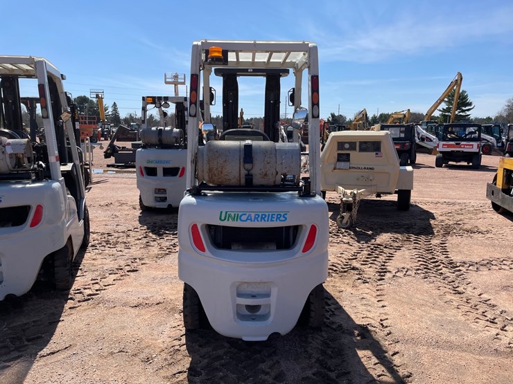 #1133-•-unicarriers-lp-forklift-image-3