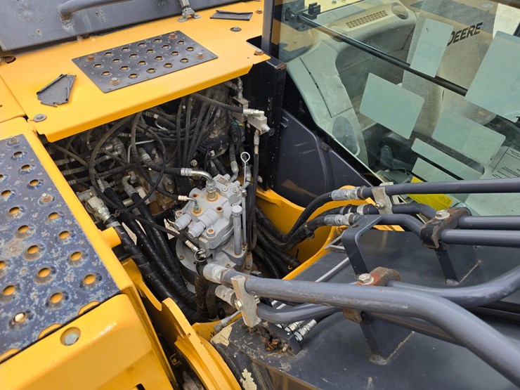 2014-deere-160g-lc-image-61