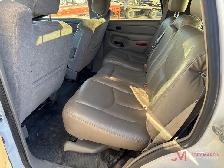 2006-chevrolet-tahoe-image-12