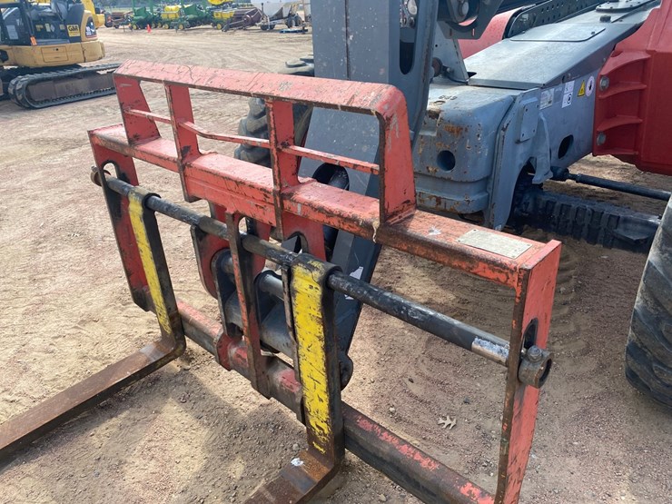 #1306-•-2018-skyjack-8,000lb-telehandler-image-17