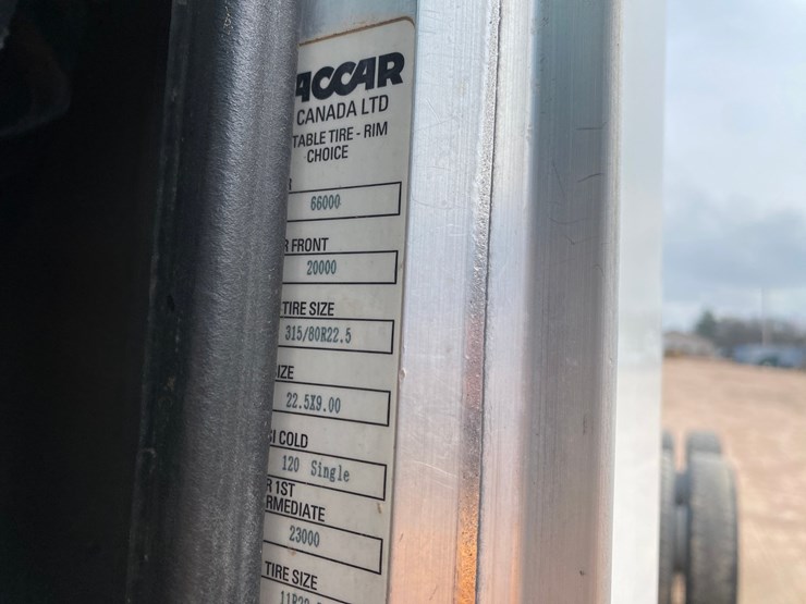 2017-peterbilt-348-image-9