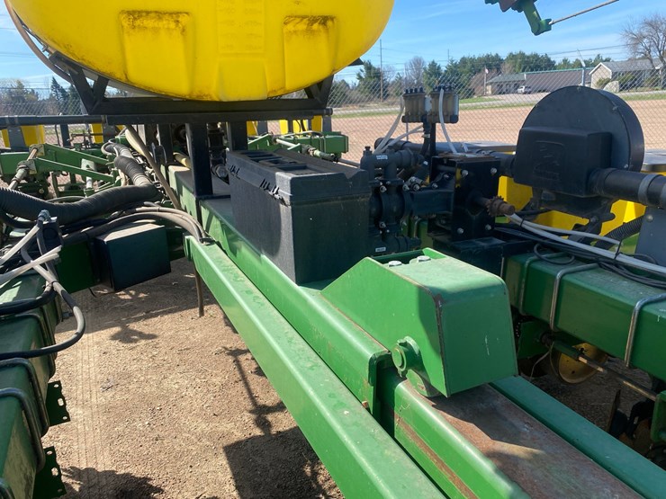 john-deere-7200-image-25