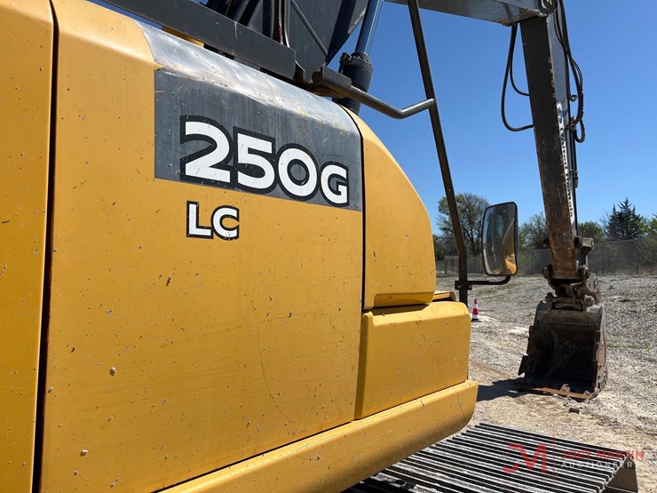 2019-john-deere-6-image-7