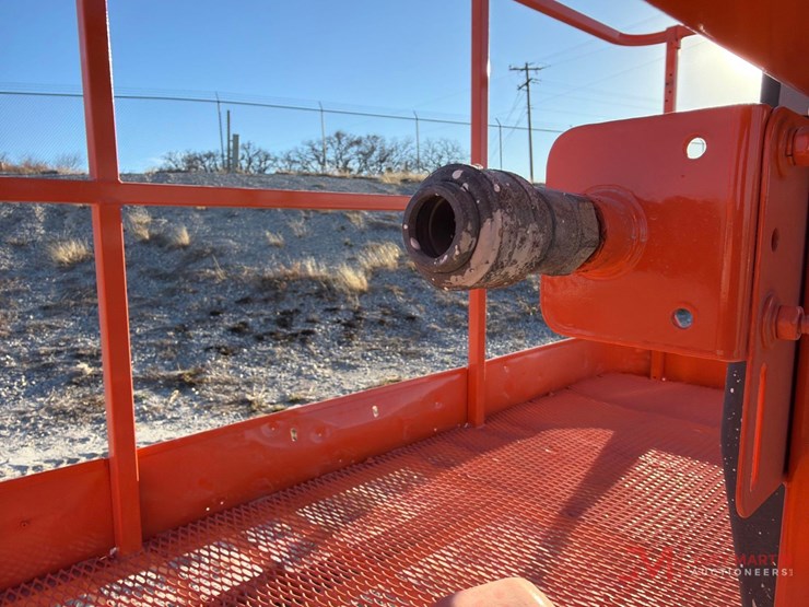 2015-jlg-600aj-image-11