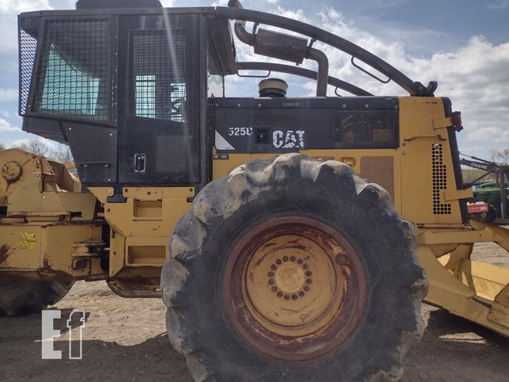 2011-caterpillar-525c-image-21