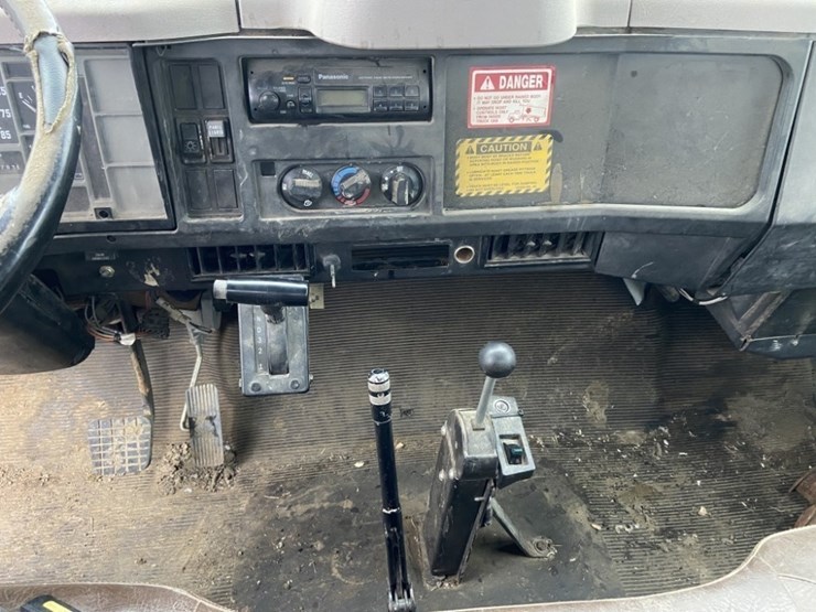 1995-international-4700-image-15