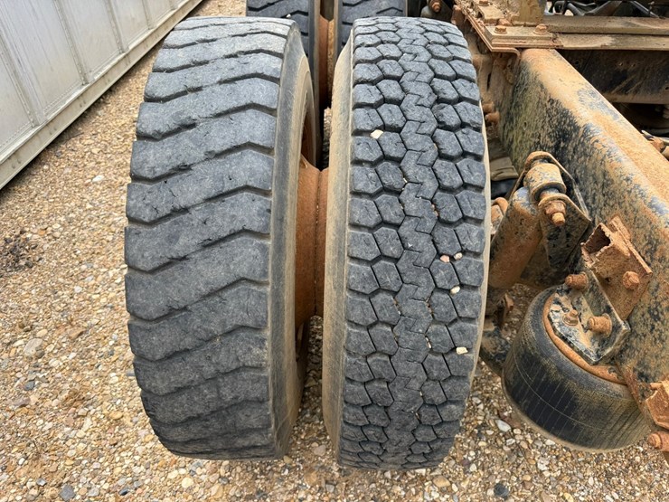 1998-freightliner-108sd-plus-image-7