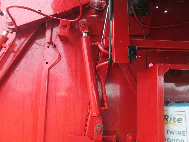 new-holland-br7060-image-24