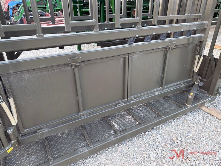 new/unused-m620-manual-squeeze-chute-image-11