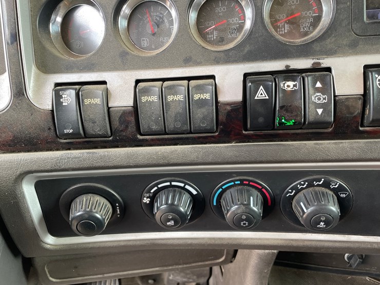 2016-kenworth-t660-image-56