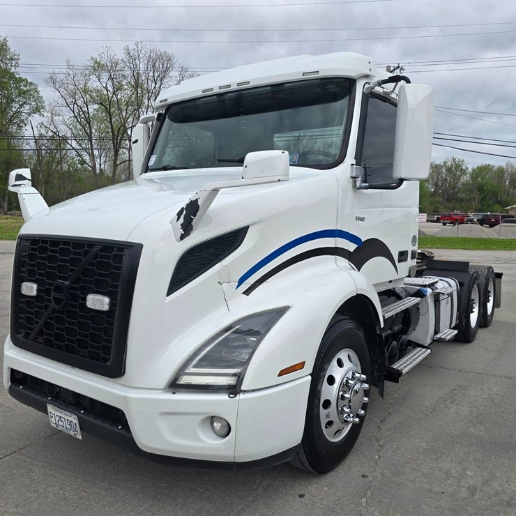 #22537 • 2018 Volvo VNR64T Day Cab