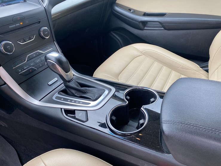 2015-ford-edge-sel-image-31