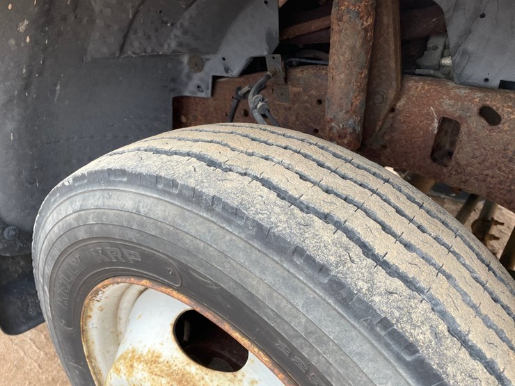 2004-ford-f550-image-43