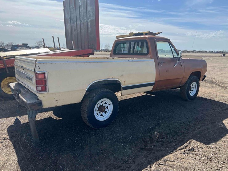 1977-dodge-power-wagon-image-5