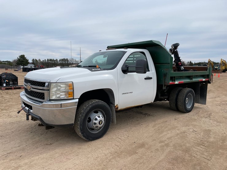 2011-chevrolet-3500-image-1