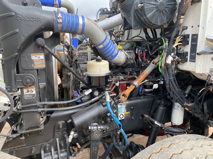 2017-peterbilt-348-image-35