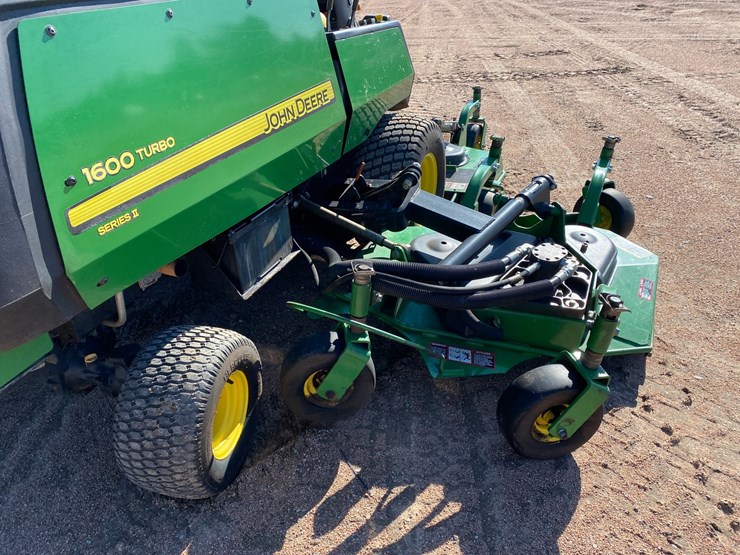 2014-john-deere-1600t-image-26