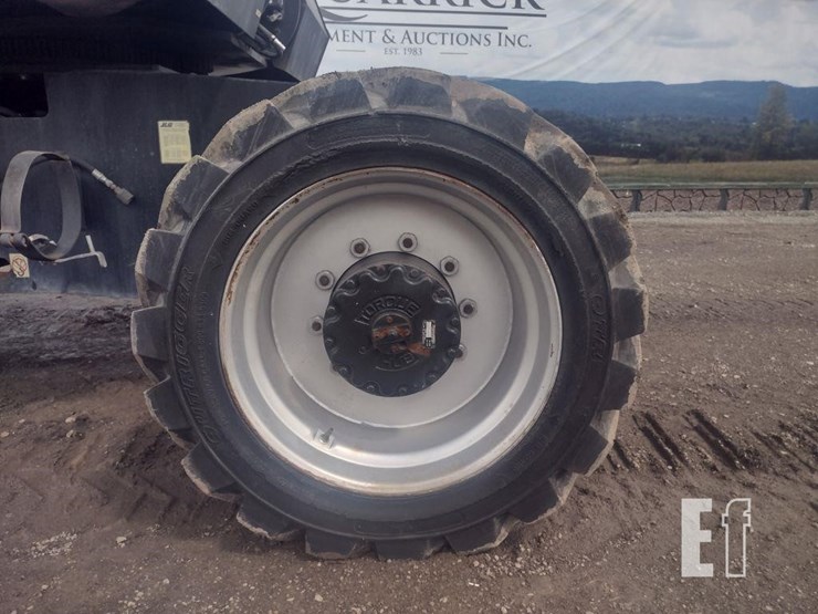 2013-jlg-800s-image-15