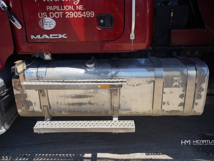 2018-mack-granite-gu713-image-35