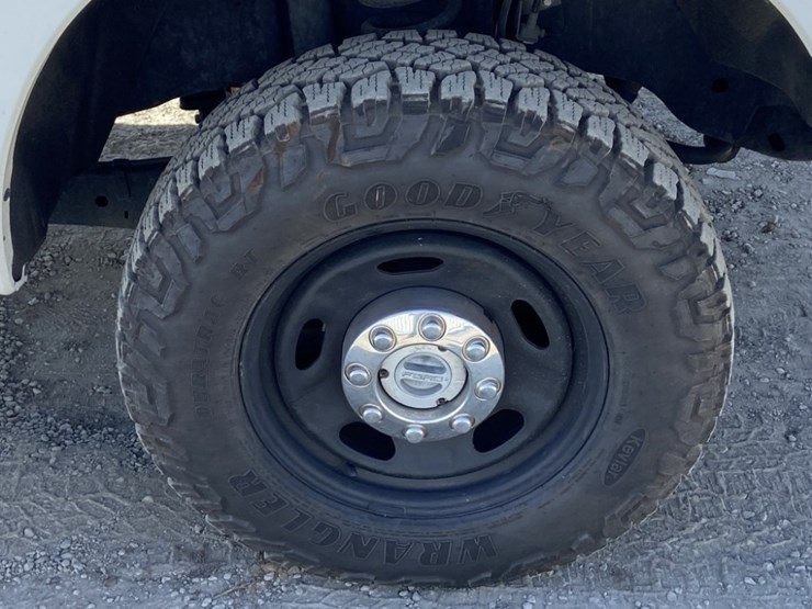 2014-ford-f250-xl-image-33